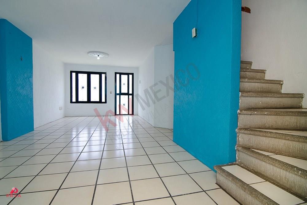 VENDO CASA EN REAL DE VALDEPEÑAS, EN ZAPOPAN, JALISCO.