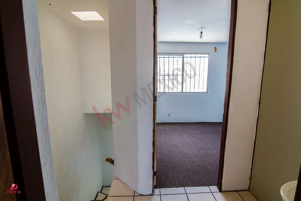 VENDO CASA EN REAL DE VALDEPEÑAS, EN ZAPOPAN, JALISCO.