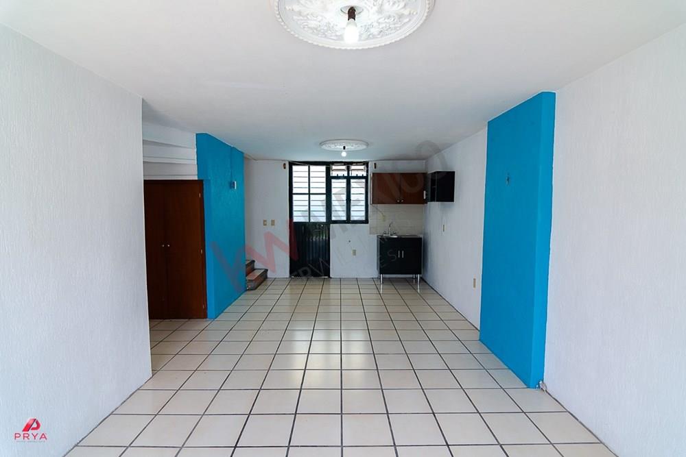 VENDO CASA EN REAL DE VALDEPEÑAS, EN ZAPOPAN, JALISCO.