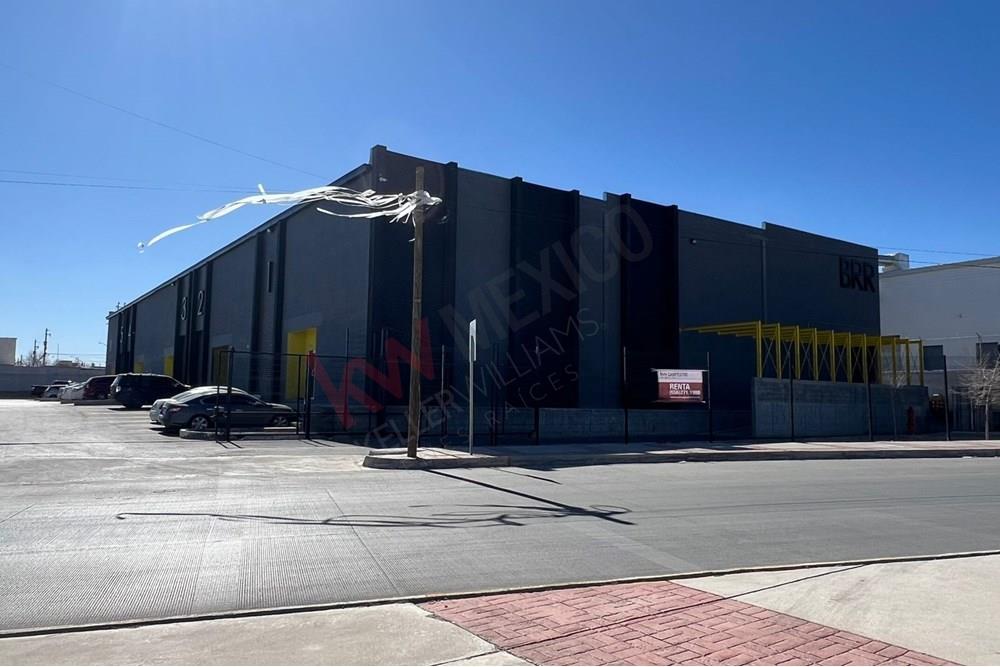 BODEGA EN RENTA EN AV. RAMON RAYON CERCA DE ZONA INDUSTRIAL  EN COMPLEJO CON SEGURIDAD Y ANDEN COMPARTIDO