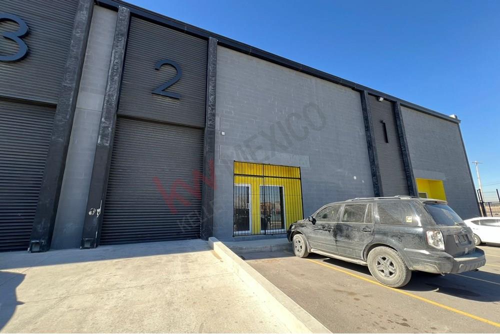 BODEGA EN RENTA EN AV. RAMON RAYON CERCA DE ZONA INDUSTRIAL  EN COMPLEJO CON SEGURIDAD Y ANDEN COMPARTIDO