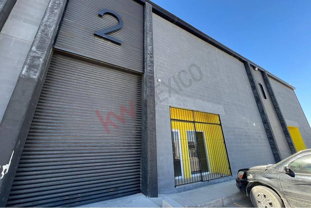 BODEGA EN RENTA EN AV. RAMON RAYON CERCA DE ZONA INDUSTRIAL  EN COMPLEJO CON SEGURIDAD Y ANDEN COMPARTIDO