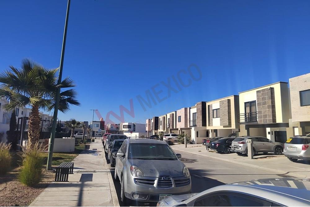 RENTA DE CASA EN EXCELENTE UBICACIÓN AMUEBLADA MUY CERCA DEL PUENTE ZARAGOZA CON CASA CLUB Y GIMNASIO!!!