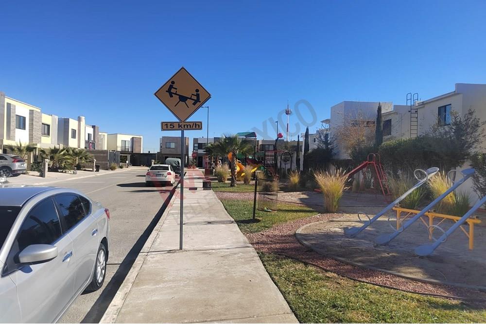 RENTA DE CASA EN EXCELENTE UBICACIÓN AMUEBLADA MUY CERCA DEL PUENTE ZARAGOZA CON CASA CLUB Y GIMNASIO!!!