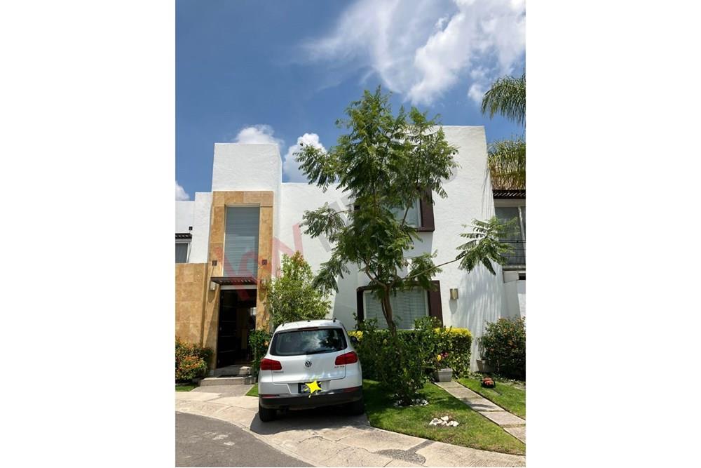 Casa en Renta en Jardines de Santa Fe