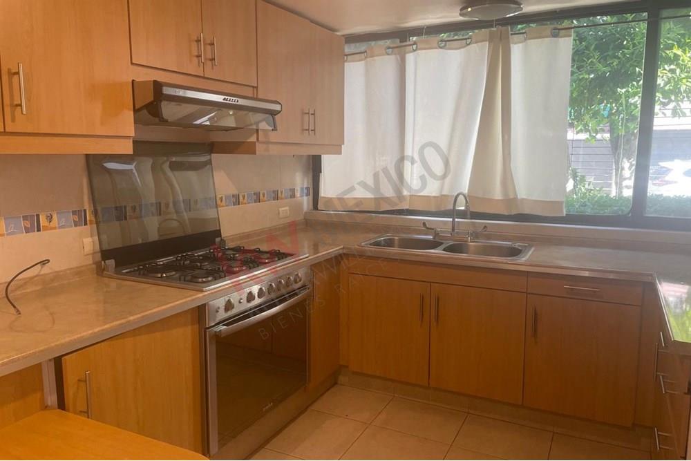 Casa en Fraccionamiento en Renta Lomas de las Águilas - Santa Fe a mts de los Puentes