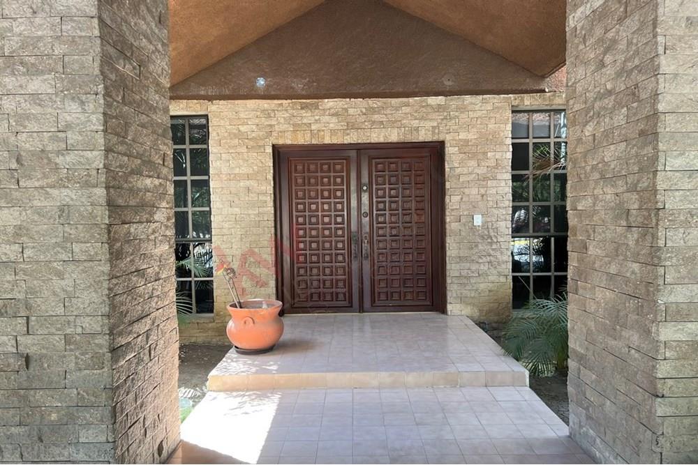 Departamento Ejecutivo en Renta Colonia La Silla