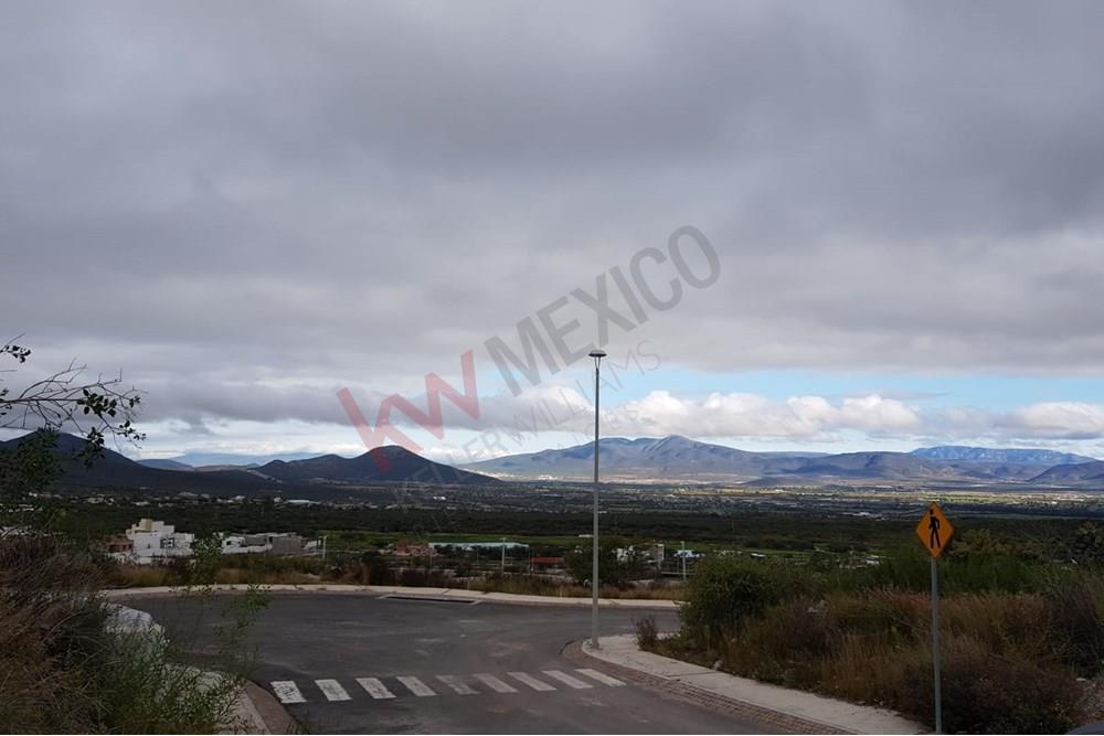 TERRENO EN ESQUINA DENTRO DE ZIBATA EN PRIVADA JADE NORTE