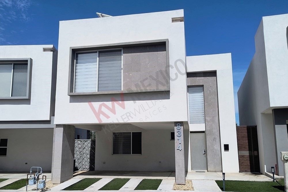 𝗘𝗡 𝗥𝗘𝗡𝗧𝗔 𝗖𝗔𝗦𝗔 𝗔𝗠𝗨𝗘𝗕𝗟𝗔𝗗𝗔 𝗖𝗢𝗡 𝗣𝗔𝗡𝗘𝗟𝗘𝗦 𝗦𝗢𝗟𝗔𝗥𝗘𝗦 𝗘𝗡 𝗙𝗥𝗔𝗖𝗖𝗜𝗢𝗡𝗔𝗠𝗜𝗘𝗡𝗧𝗢 𝗣𝗥𝗜𝗩𝗔𝗗𝗢