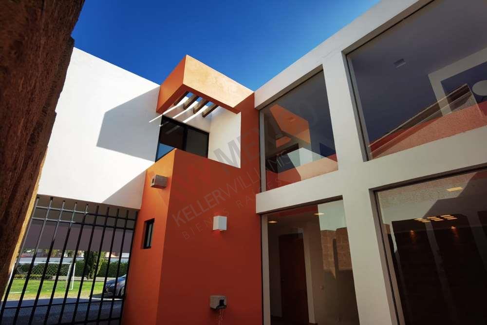 Lujosa Casa Remodelada en Venta Lomas 4ta , dentro de Privada Los Laureles, SLP. $11,495,000
