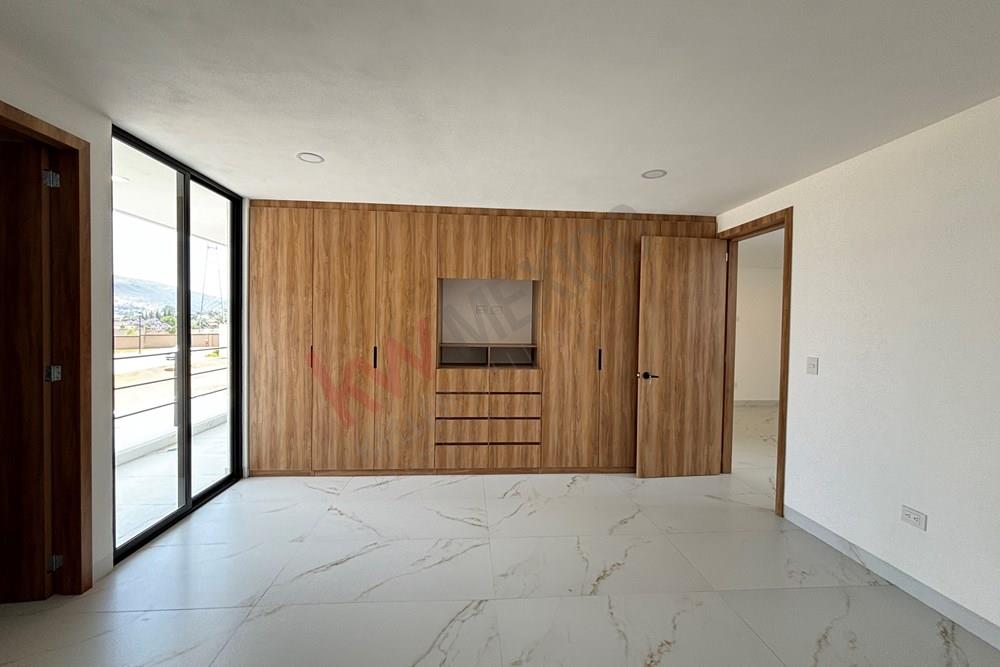 CASA NUEVA DE 4 RECAMARAS CON 4 BAÑOS ACABADOS DE LUJO, DISEÑO MODERNISTA CON AMPLIOS ESPACIOS Y VENTANALES GRANDES, MAGNIFICA ILUMINACION