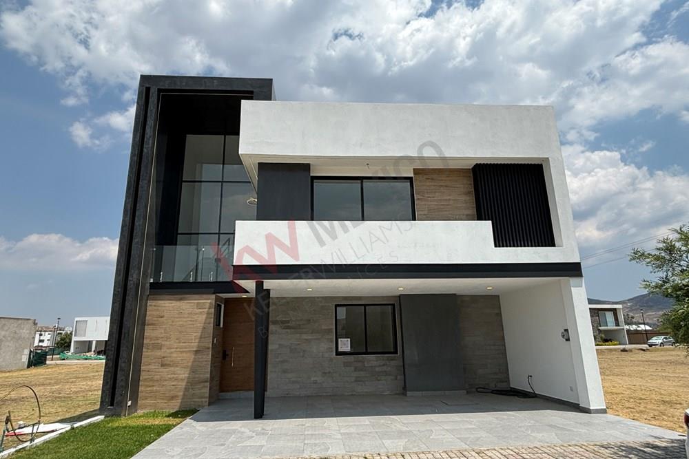 CASA NUEVA DE 4 RECAMARAS CON 4 BAÑOS ACABADOS DE LUJO, DISEÑO MODERNISTA CON AMPLIOS ESPACIOS Y VENTANALES GRANDES, MAGNIFICA ILUMINACION