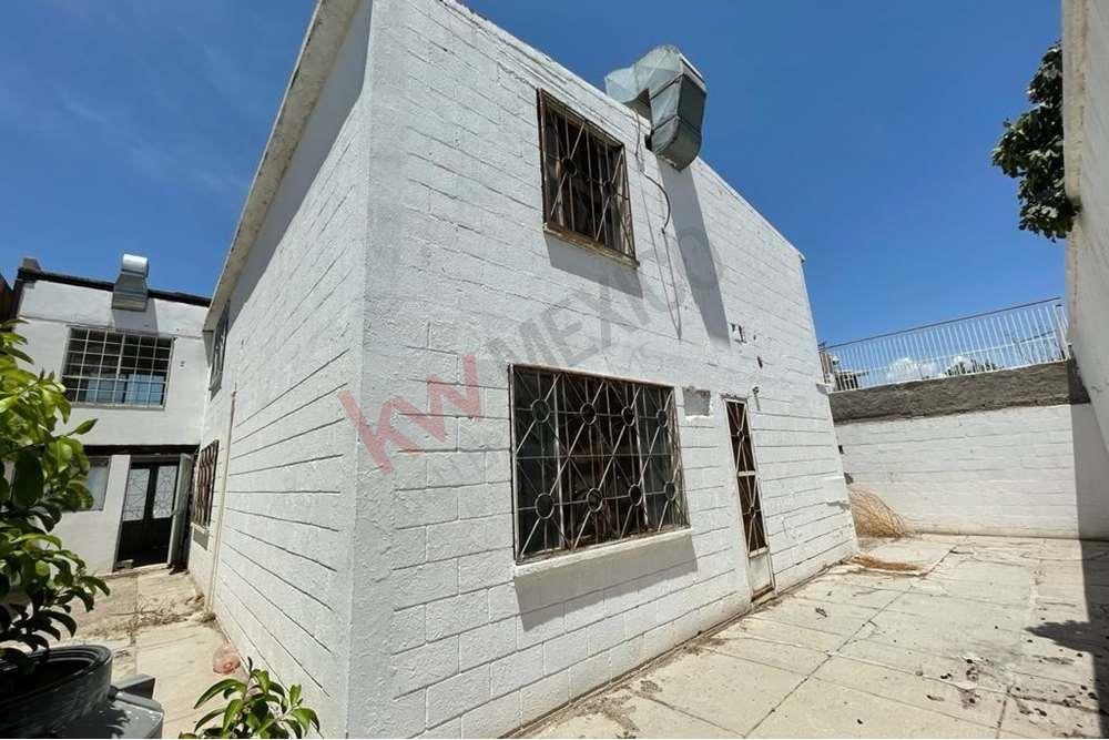 Casa de dos plantas en venta, Jardines de California, Torreón Coahuila