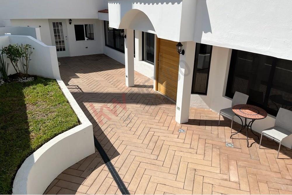 Local Comercial Oficinas En RENTA Seminuevo En Zona Carretera
