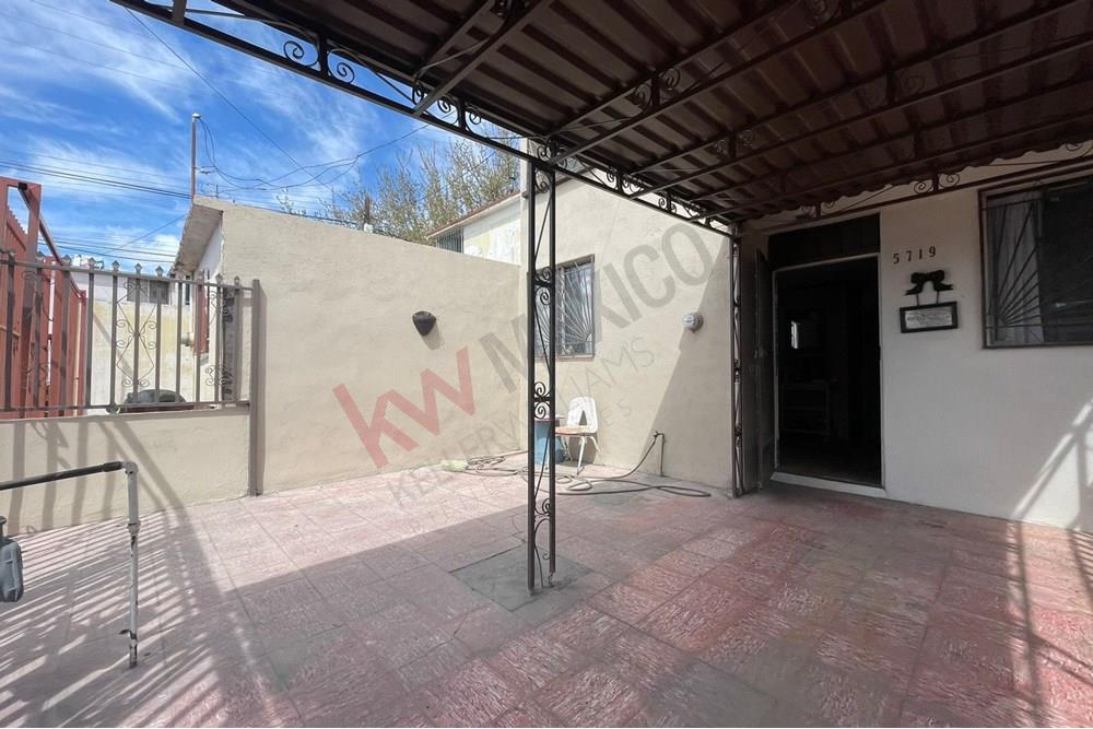 Casa con recamara en planta baja, en Infonavit Casas Grandes cerca de IMSS