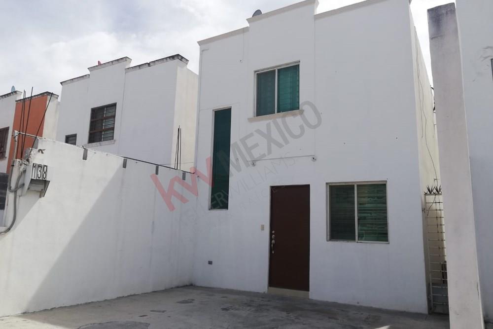 CASA RESIDENCIAL EN VENTA COL HACIENDA DEL CARMEN HUINALA APODACA N.L.