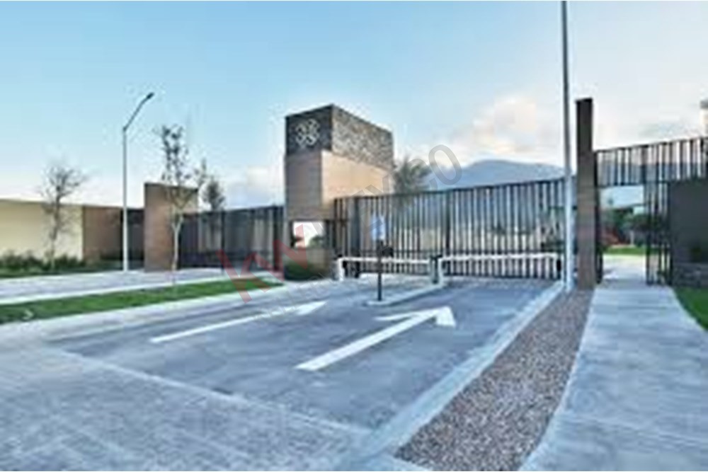 SE VENDE TERRENO Fraccionamiento Torralba, Valle Escondido – Zona de Alta Plusvalía con Servicios Subterráneos y Vigilancia 24/7