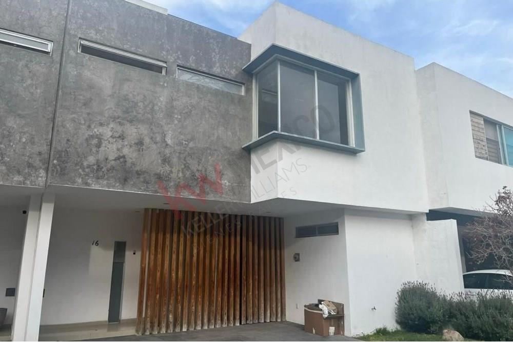 CASA EN RENTA EN SANTILLA, SOLARES, ZAPOPAN.