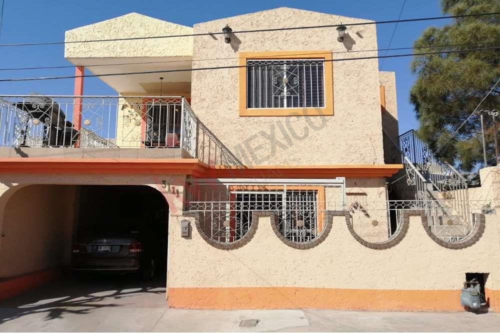 EN VENTA CASA CON 2 HABITACIONES PLANTA BAJA Y 2 EN PLANTA ALTA EN ZONA  DORADA DE CD JUAREZ