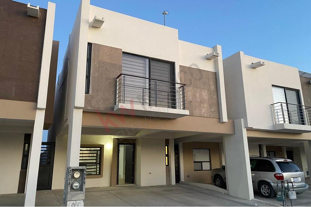 CASA EN RENTA AMUEBLADA, FRENTE A PARQUE  EN CIUDAD JUAREZ CHIHUAHUA EN FRACCIONAMIENTO CERRADO CON ACCESO CONTROLADO, CERCA A AV FRANCISCO VILLARREAL TORRES