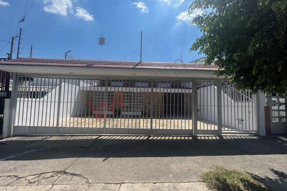 CASA EN RENTA PARA OFICINA EN AVENIDA CIRCUNVALACIÓN, JARDINES ALCALDE