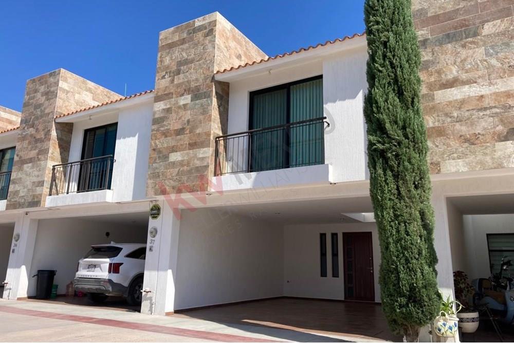 Casa en Renta Con Amenidades como Alberca y GYM en Residencial ARTEZA $11,000