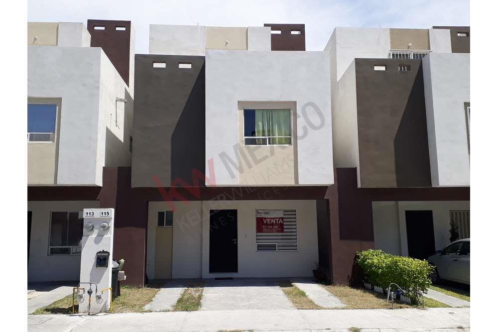 Casa en Venta de 3 pisos en Col. Los Castaños Privada Residencial, Apodaca,  .