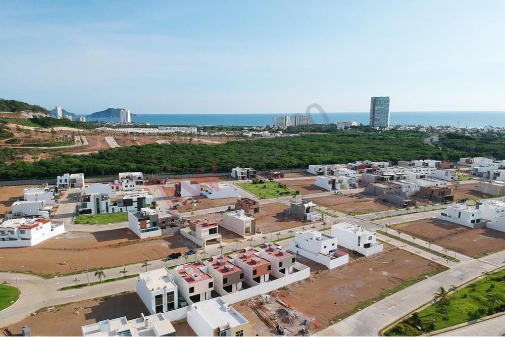 Casa Nueva en Venta en Altabrisa Residencial, muy cerca de la Playa en