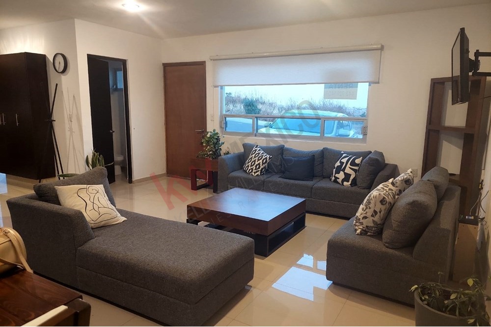 ¡Casa en renta de una planta, amueblada y con excelente privacidad en Lomas de Juriquilla!