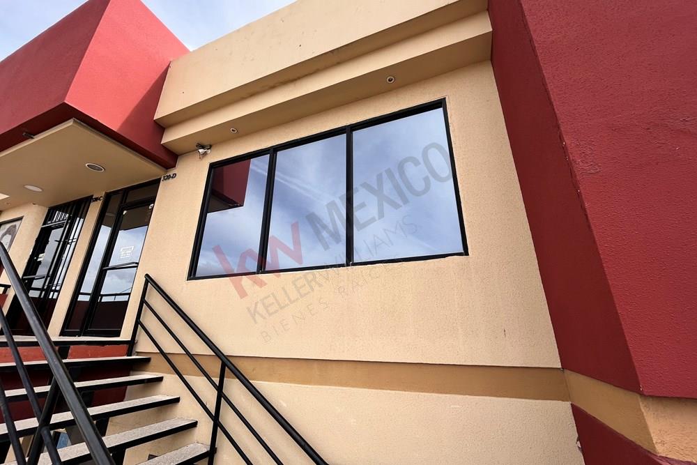 Oficina / Local con 7 divisiones en renta,