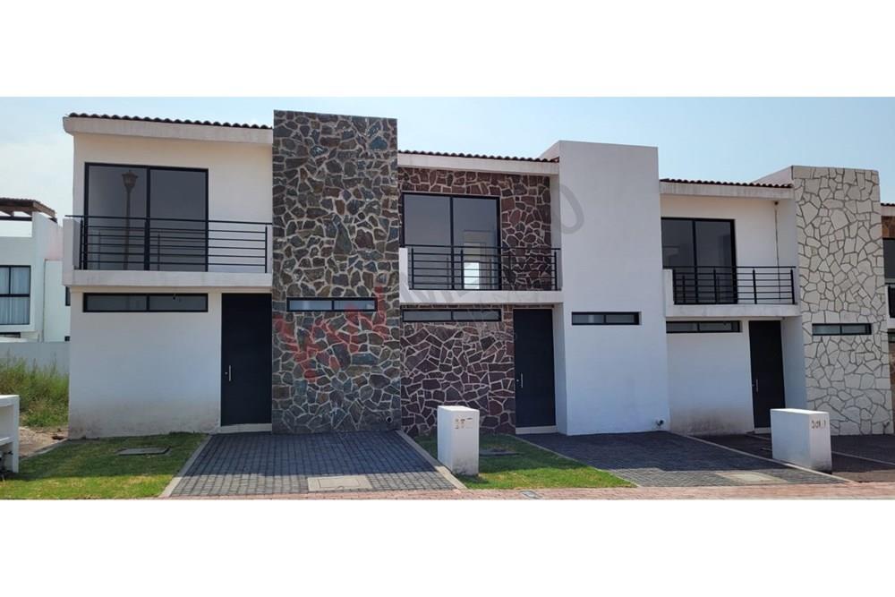 CASA EN RENTA | $12,500 | CON FACHADA DE PIEDRA ESTRENA | CIUDAD MADERAS RESIDENCIAL | QUERETARO
