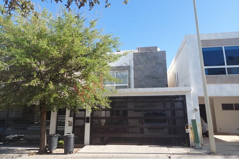 Casa en Venta Valle de Cumbres Sector Dane, Monterrey, Nuevo León.
