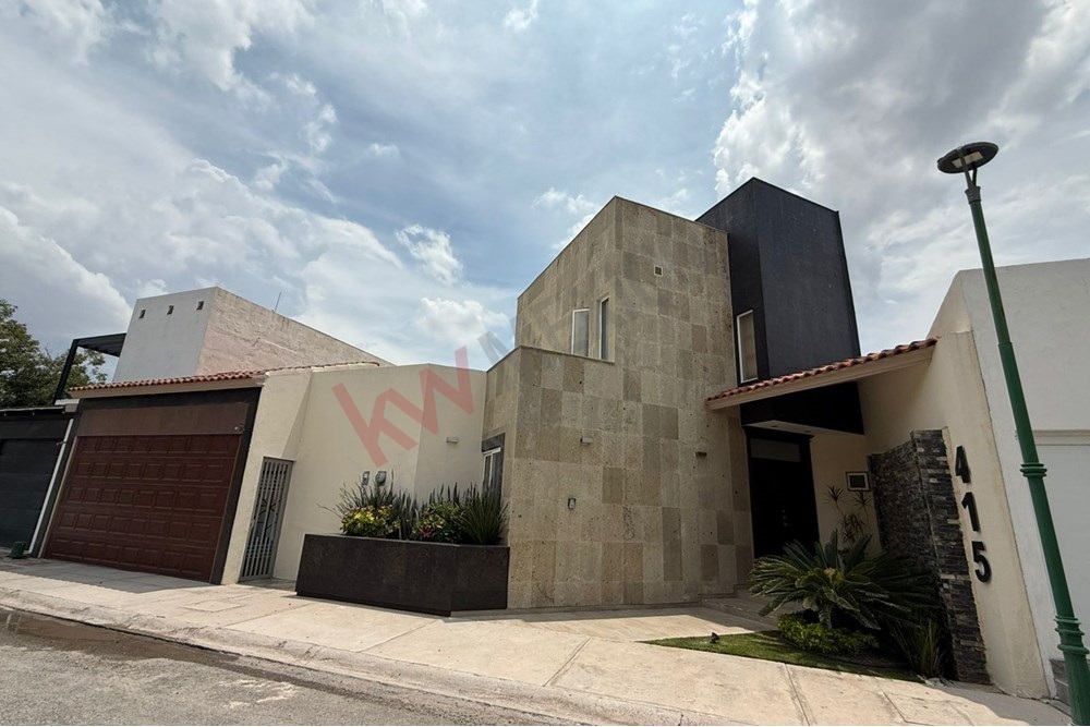 Hermosa Casa en Venta en Real del Nogalar – ¡Ubicación, diseño y confort en un solo lugar!