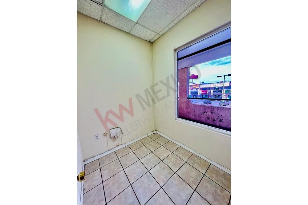 Local Comercial en Venta o Renta plaza acuario San Lorenzo