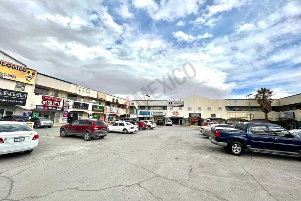 Local Comercial en Venta o Renta plaza acuario San Lorenzo