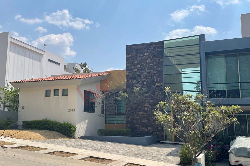 CASA EN VENTA BOSQUES DE BUGAMBILIAS CON VISTA AL BOSQUE EN ZAPOPAN