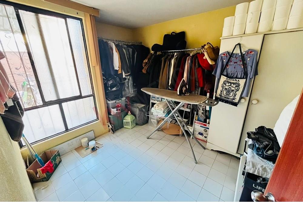 CASA DE UNA SOLA PLANTA EN JARDINES II, FRENTE AL PANTEON MUNICIPAL, CON LOCAL PARA NEGOCIO.