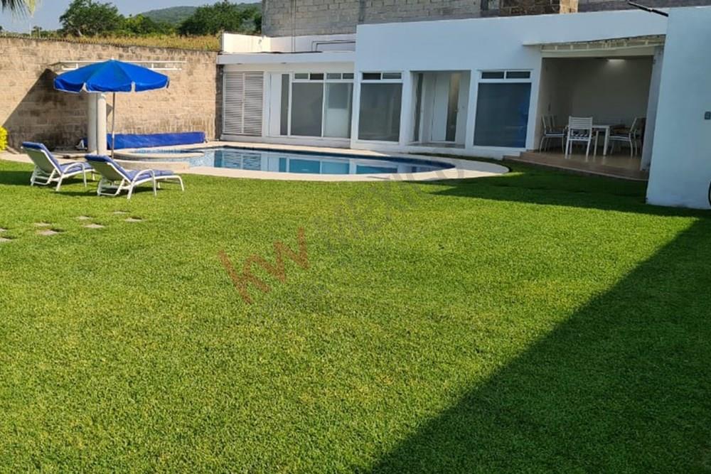 Casa en venta en Xochitepec con Alberca privada en un solo nivel.