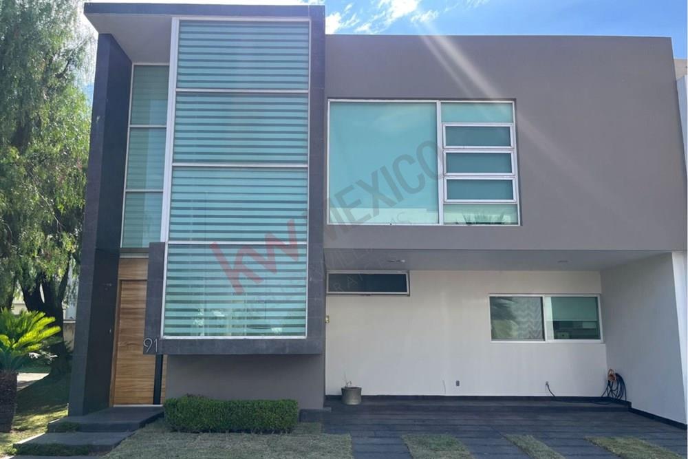 CASA EN RENTA EN SOLARES COTO 8 SAVEIRA