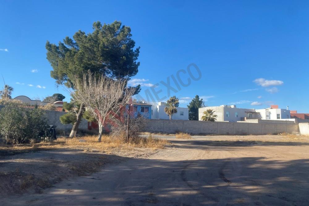 TERRENO EN VENTA PARA INVERTIR EN CIUDAD JUAREZ CERCANIA CON AVE. EL CHARRO Y HENRI DUNANT BIENVENIDOS INVERSIONISTAS