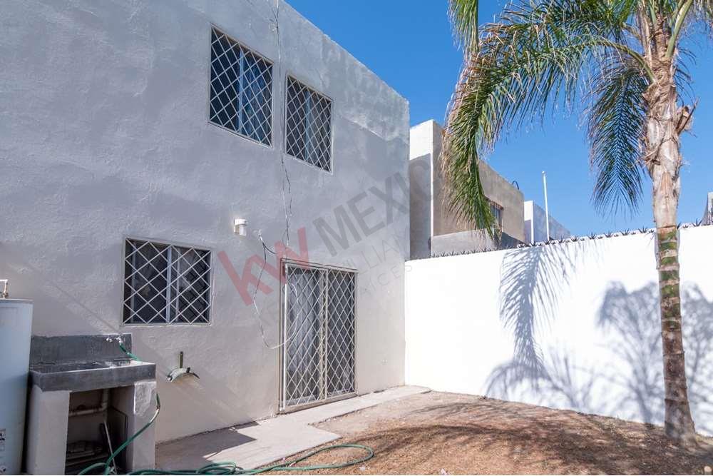 Venta de casa en Villas del Sol / Jardines Universidad, Torreón, Coahila  (Sector Oriente)