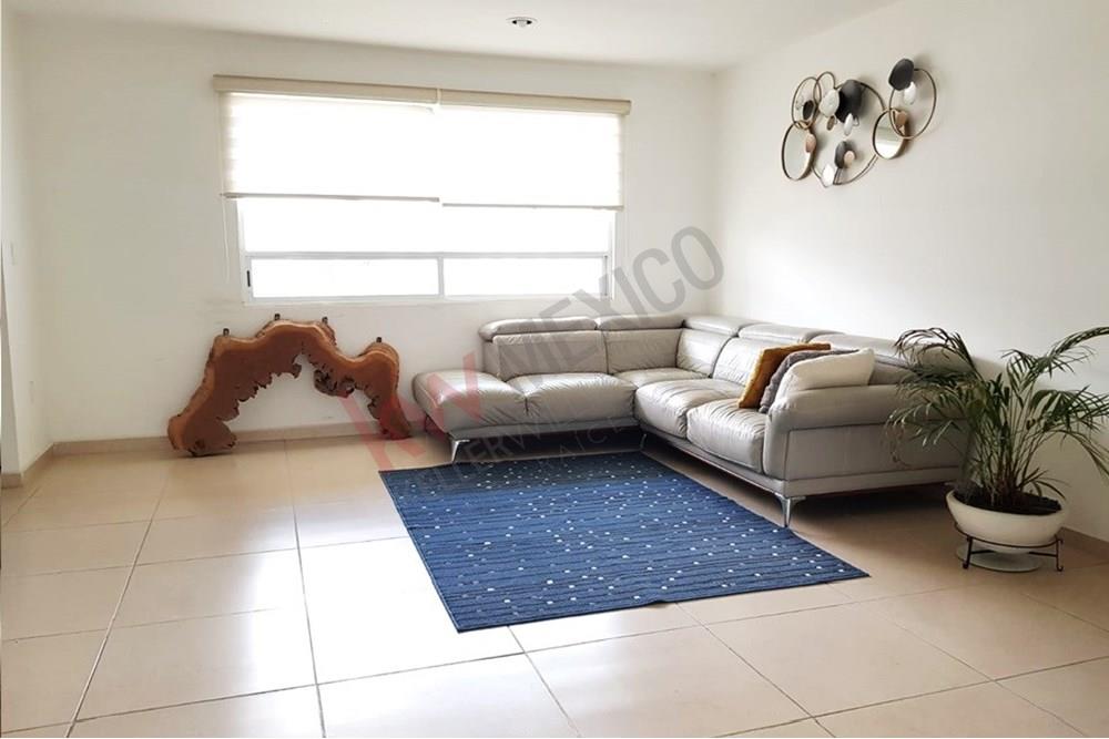 GRAN OPORTUNIDAD... CASA DE 3 RECAMARAS, ESPACIOS PARA 2 RECAMARAS MAS, SALA DE TV Y ROOFGARDEN