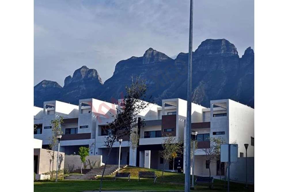 Casas Nuevas en Venta Área Dominio Cumbres, Monterrey, Nuevo León
