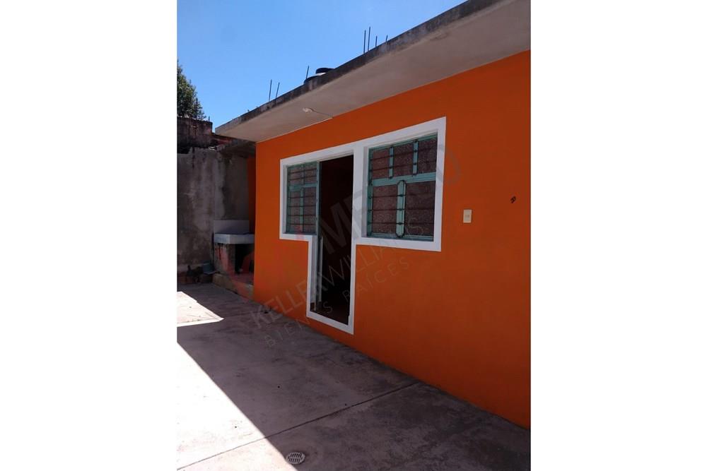 Se VENDE CASA NUEVA en Zona Sur (Santuario)