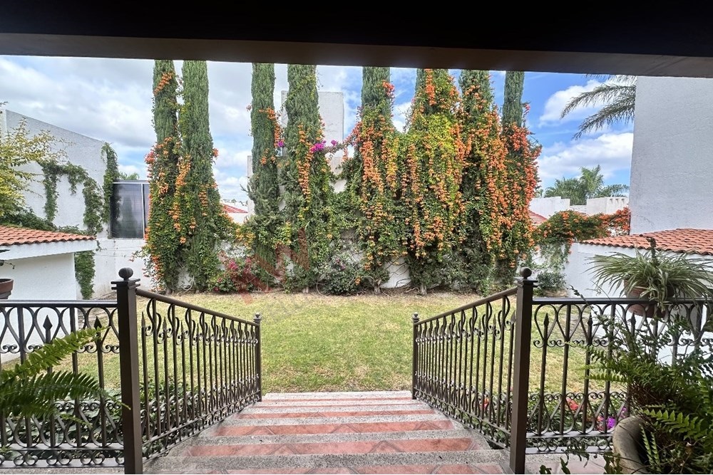 Renta Casa Kita en Cumbres del Lago, Juriquilla. Recamara en PB?