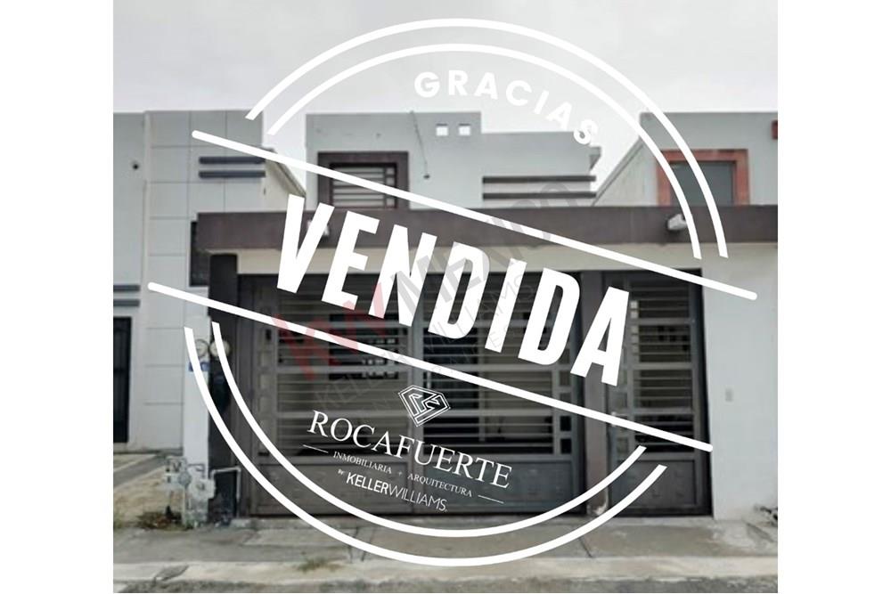 Casa en Venta en Privadas de Santa Rosa Sector 2: Tu Hogar de Ensueño te Espera