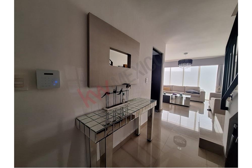 CUMBRES MADEIRA FRANCES, SECTOR ALPES , MONTERREY, N.L.