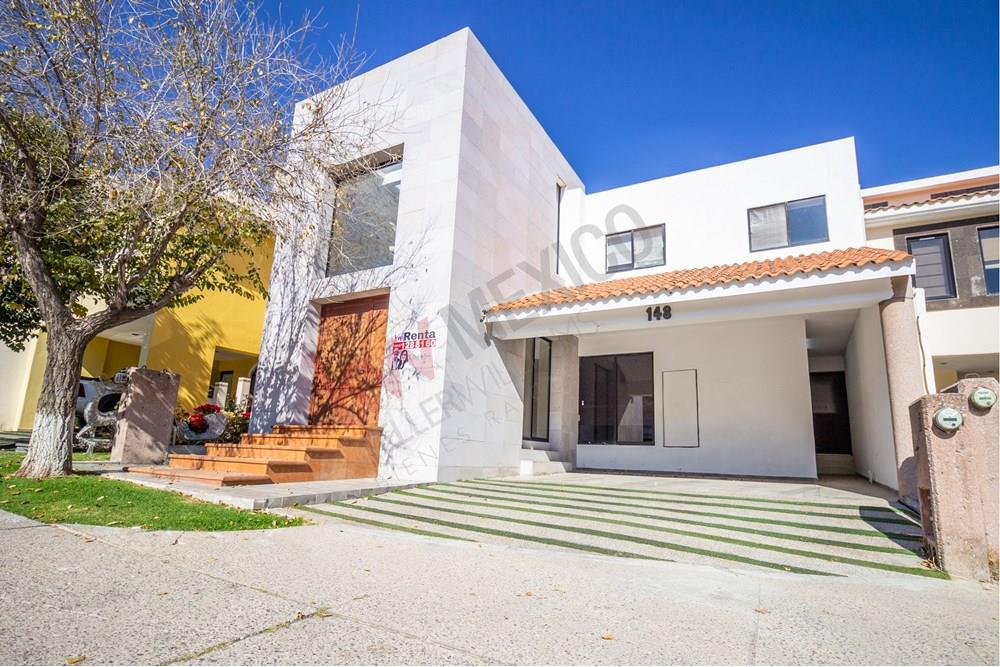 Casa con Alberca Techada y Espacios Muy Amplios en Fracc. Villantigua. San  Luis Potosí. $32,000