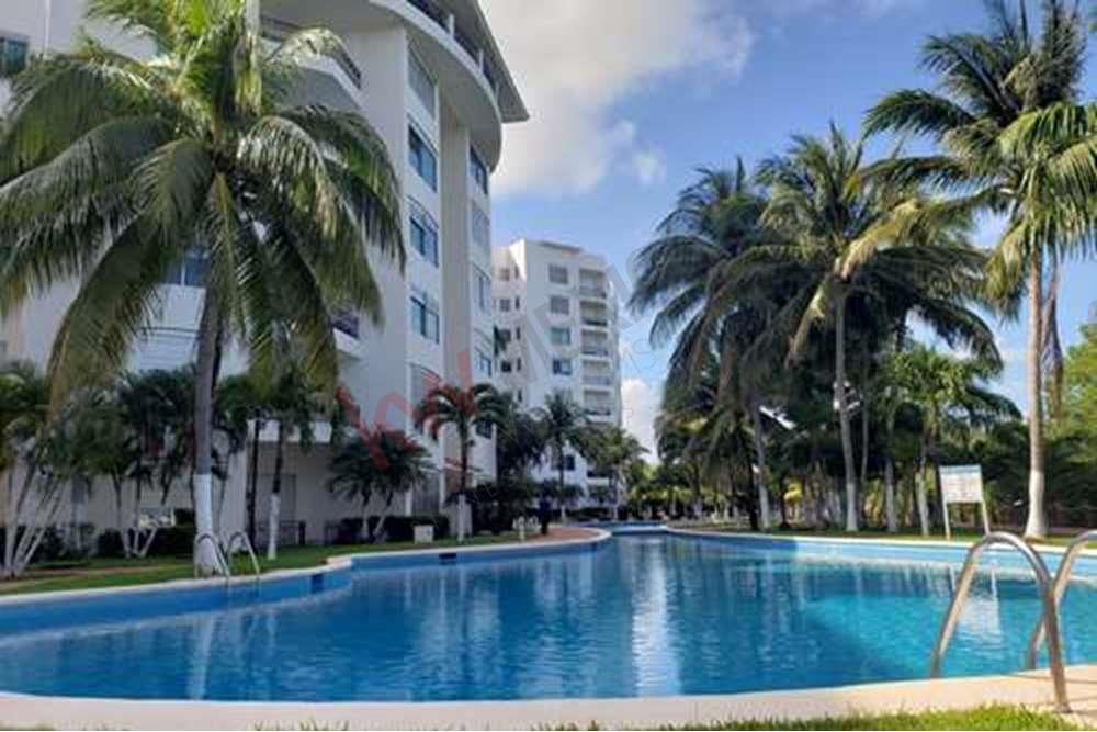 Venta de Exclusivo Penthouse en el  Magnifico Condominio "Isla Dorada" ubicado en "Punta Dorada" en el Centro de la Zona Hotelera de Cancún