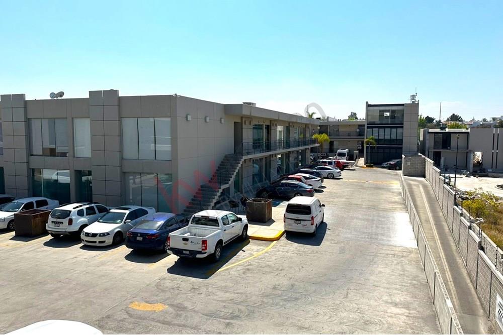 RENTA OFICINA en Plaza 99, El Campanario